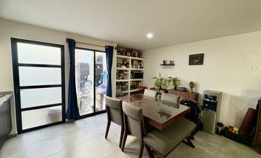 CASA EN COTO CON ALBERCA EN ADAMAR