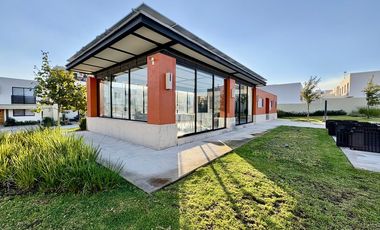 CASA EN COTO CON ALBERCA EN ADAMAR