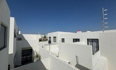 CASA EN COTO CON ALBERCA OPCIÓN A 3 RECAMARAS