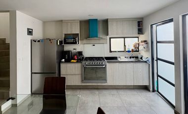 CASA EN COTO CON ALBERCA OPCIÓN A 3 RECAMARAS