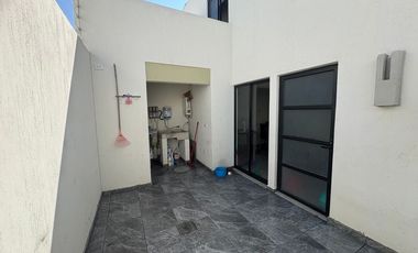 CASA EN COTO CON ALBERCA OPCIÓN A 3 RECAMARAS