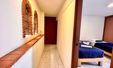 CASA MUY AMPLIA ENFRENTE DEL ESTADIO JALISCO
