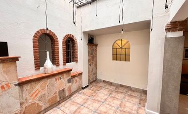 CASA MUY AMPLIA ENFRENTE DEL ESTADIO JALISCO