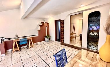 CASA MUY AMPLIA ENFRENTE DEL ESTADIO JALISCO
