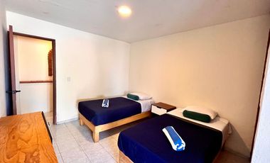 CASA MUY AMPLIA ENFRENTE DEL ESTADIO JALISCO