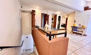 CASA MUY AMPLIA ENFRENTE DEL ESTADIO JALISCO
