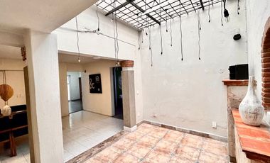 CASA MUY AMPLIA ENFRENTE DEL ESTADIO JALISCO