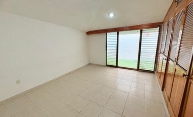 CASA MUY AMPLIA ENTRE PLAZA PATRIA Y LA SEATTLE