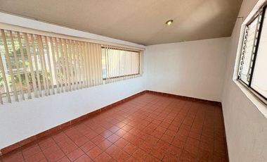 CASA MUY AMPLIA ENTRE PLAZA PATRIA Y LA SEATTLE