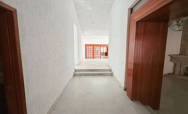 CASA MUY AMPLIA ENTRE PLAZA PATRIA Y LA SEATTLE
