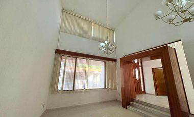 CASA MUY AMPLIA ENTRE PLAZA PATRIA Y LA SEATTLE