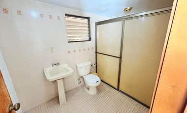 CASA MUY AMPLIA ENTRE PLAZA PATRIA Y LA SEATTLE