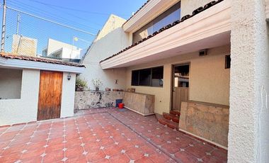 CASA MUY AMPLIA ENTRE PLAZA PATRIA Y LA SEATTLE