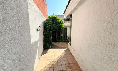 CASA MUY AMPLIA ENTRE PLAZA PATRIA Y LA SEATTLE
