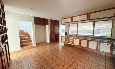CASA MUY AMPLIA ENTRE PLAZA PATRIA Y LA SEATTLE
