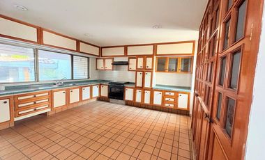 CASA MUY AMPLIA ENTRE PLAZA PATRIA Y LA SEATTLE