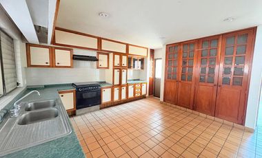 CASA MUY AMPLIA ENTRE PLAZA PATRIA Y LA SEATTLE