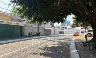 CASA MUY AMPLIA ENTRE PLAZA PATRIA Y LA SEATTLE