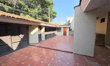 CASA MUY AMPLIA ENTRE PLAZA PATRIA Y LA SEATTLE