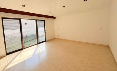 CASA MUY AMPLIA ENTRE PLAZA PATRIA Y LA SEATTLE