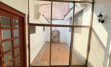 CASA MUY AMPLIA ENTRE PLAZA PATRIA Y LA SEATTLE