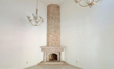 CASA MUY AMPLIA ENTRE PLAZA PATRIA Y LA SEATTLE