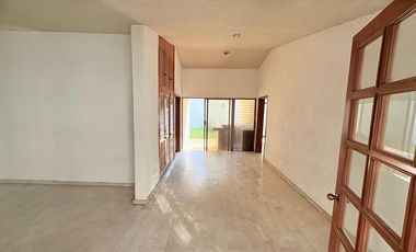 CASA MUY AMPLIA ENTRE PLAZA PATRIA Y LA SEATTLE
