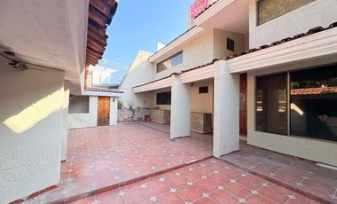 CASA MUY AMPLIA ENTRE PLAZA PATRIA Y LA SEATTLE
