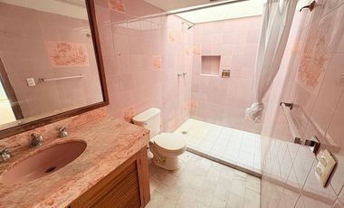 CASA MUY AMPLIA ENTRE PLAZA PATRIA Y LA SEATTLE