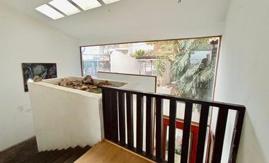 CASA MUY AMPLIA EN EL CERRO DEL TESORO
