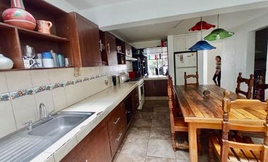 CASA MUY AMPLIA EN EL CERRO DEL TESORO