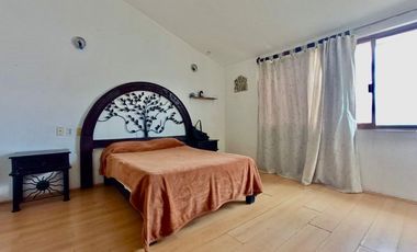 CASA MUY AMPLIA EN EL CERRO DEL TESORO