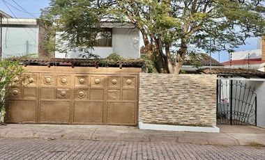 CASA MUY AMPLIA EN EL CERRO DEL TESORO
