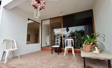 CASA MUY AMPLIA EN EL CERRO DEL TESORO