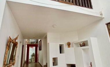 CASA MUY AMPLIA EN EL CERRO DEL TESORO