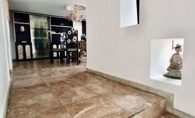 CASA MUY AMPLIA EN EL CERRO DEL TESORO
