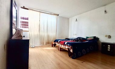 CASA MUY AMPLIA EN EL CERRO DEL TESORO
