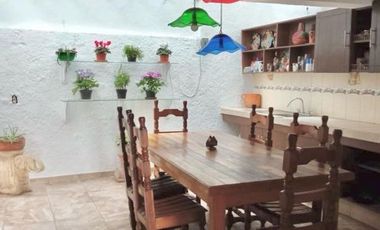 CASA MUY AMPLIA EN EL CERRO DEL TESORO
