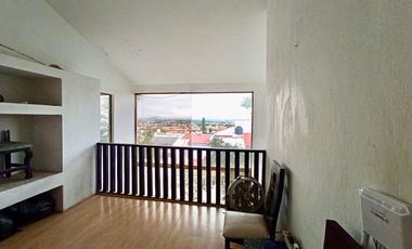 CASA MUY AMPLIA EN EL CERRO DEL TESORO