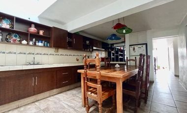 CASA MUY AMPLIA EN EL CERRO DEL TESORO
