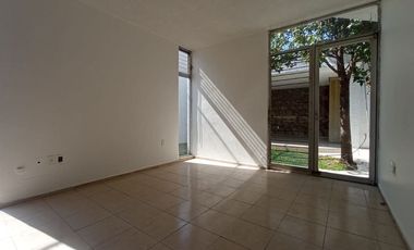 CASA PARA REMODELAR EN LADRON DE GUEVARA