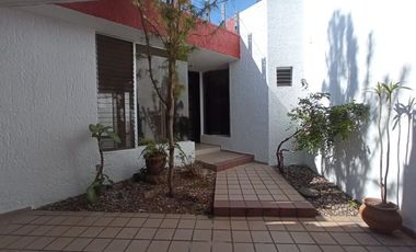 CASA PARA REMODELAR EN LADRON DE GUEVARA