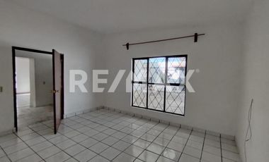 SE RENTA CASA, USO COMERCIAL / HABITACIONAL - (3)