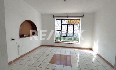SE RENTA CASA, USO COMERCIAL / HABITACIONAL - (3)