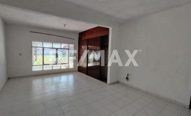 SE RENTA CASA, USO COMERCIAL / HABITACIONAL - (3)