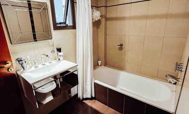 Departamento en venta - 2 Dormitorios 1 Baño - Cochera - 76Mts2 - La Plata