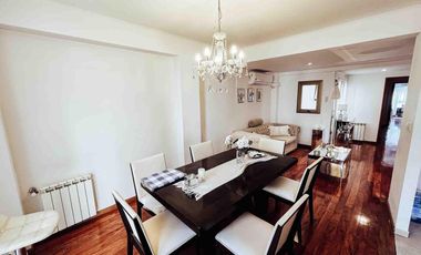 Departamento en venta - 2 Dormitorios 1 Baño - Cochera - 76Mts2 - La Plata