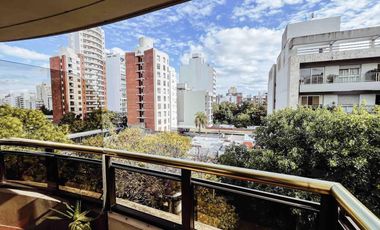 Departamento en venta - 2 Dormitorios 1 Baño - Cochera - 76Mts2 - La Plata