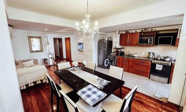 Departamento en venta - 2 Dormitorios 1 Baño - Cochera - 76Mts2 - La Plata