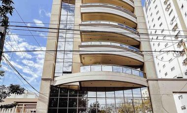 Departamento en venta - 2 Dormitorios 1 Baño - Cochera - 76Mts2 - La Plata